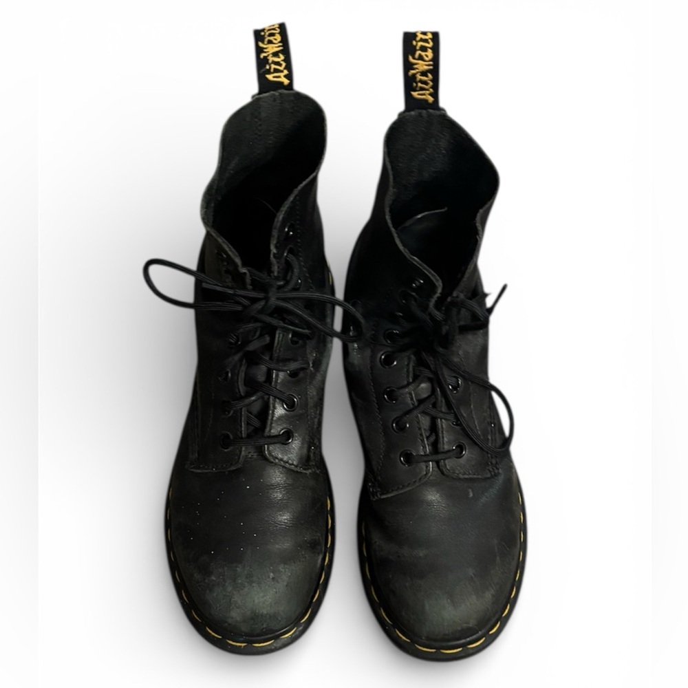 Dr. Marten’s classic combat boots women’s size 9 worn in condition